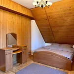 Familiar Hotel *