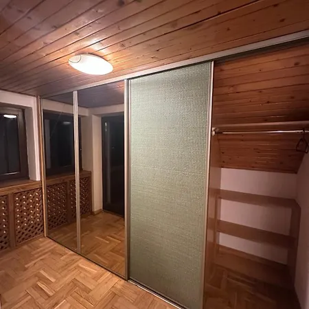 Familiar Kobylka